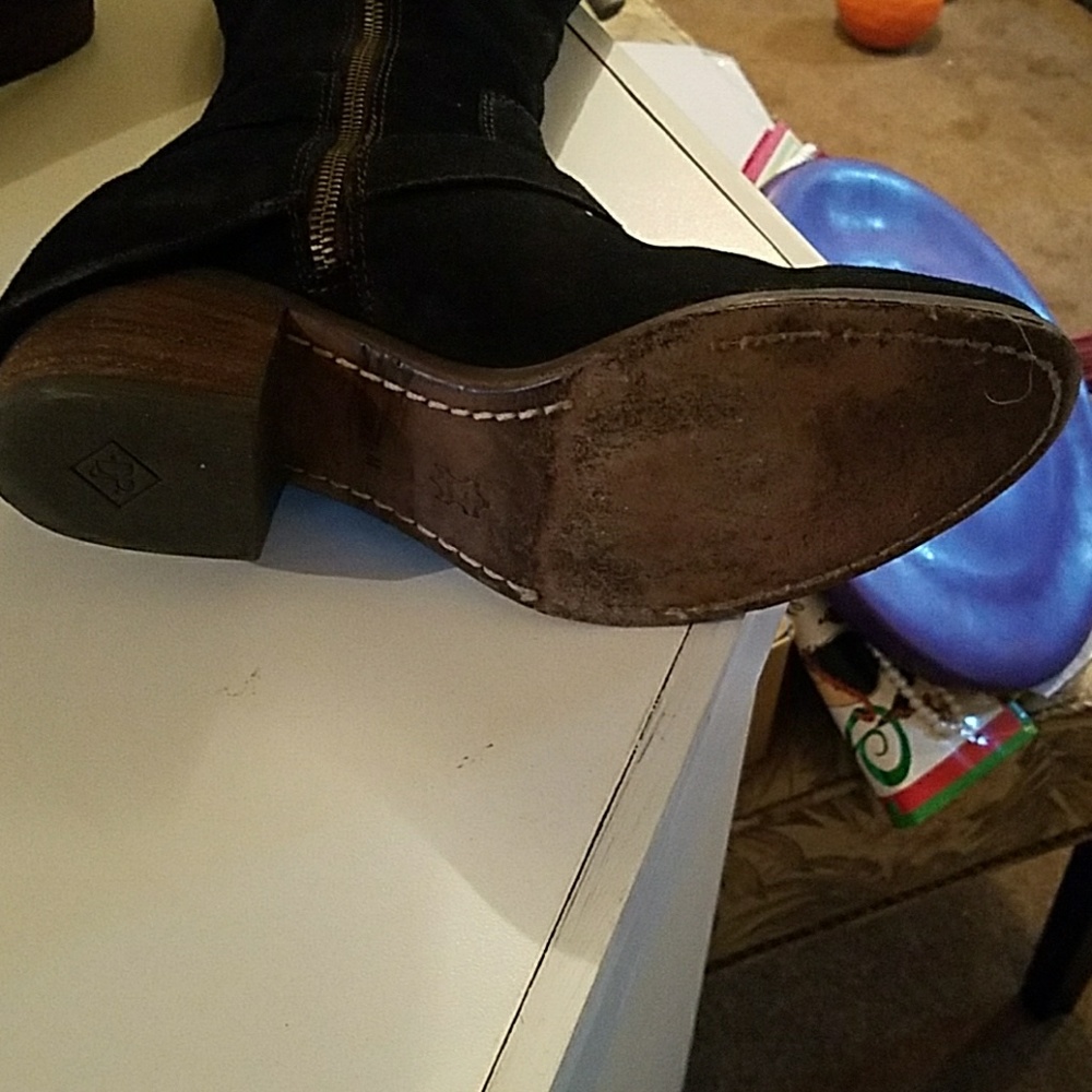 Boots - Picture 4 of 6